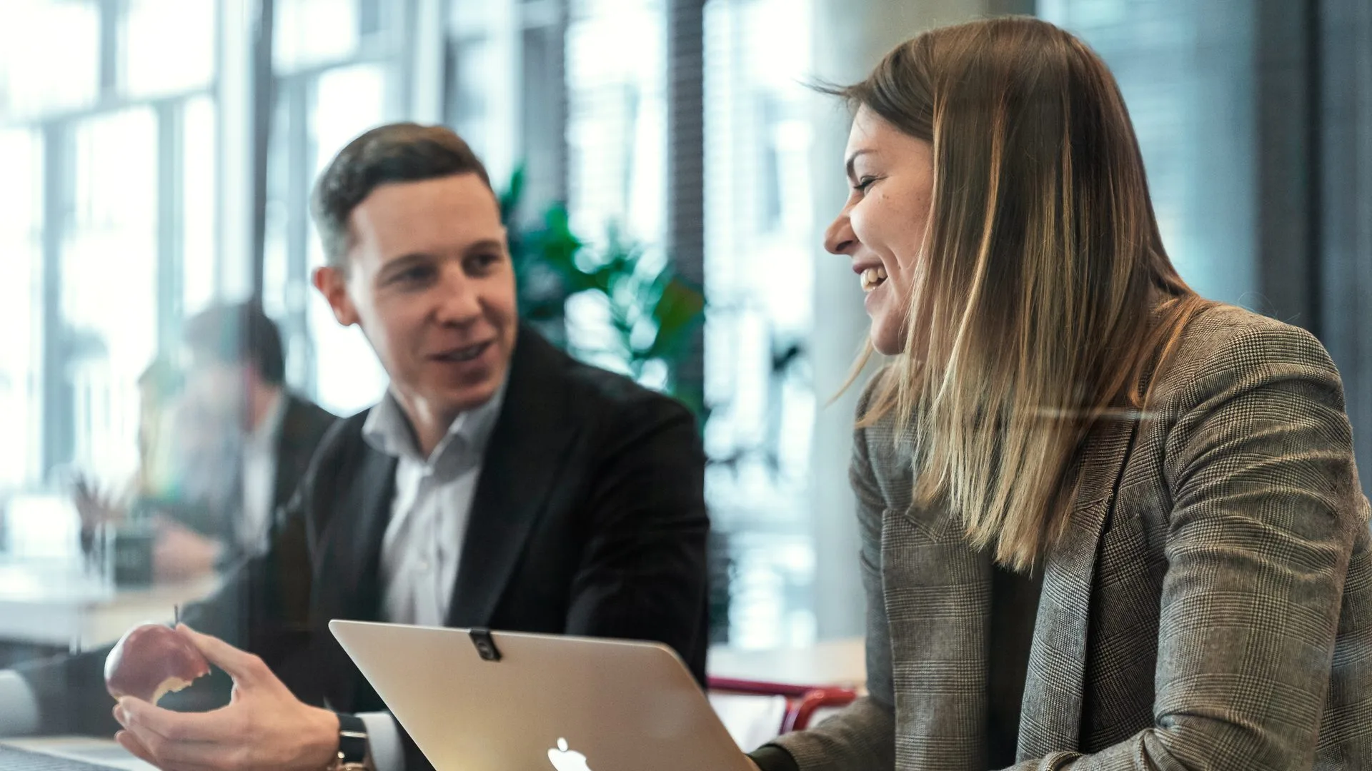 Zespół Brookfield Partners w trakcie rozmowy o projekcie biurowym