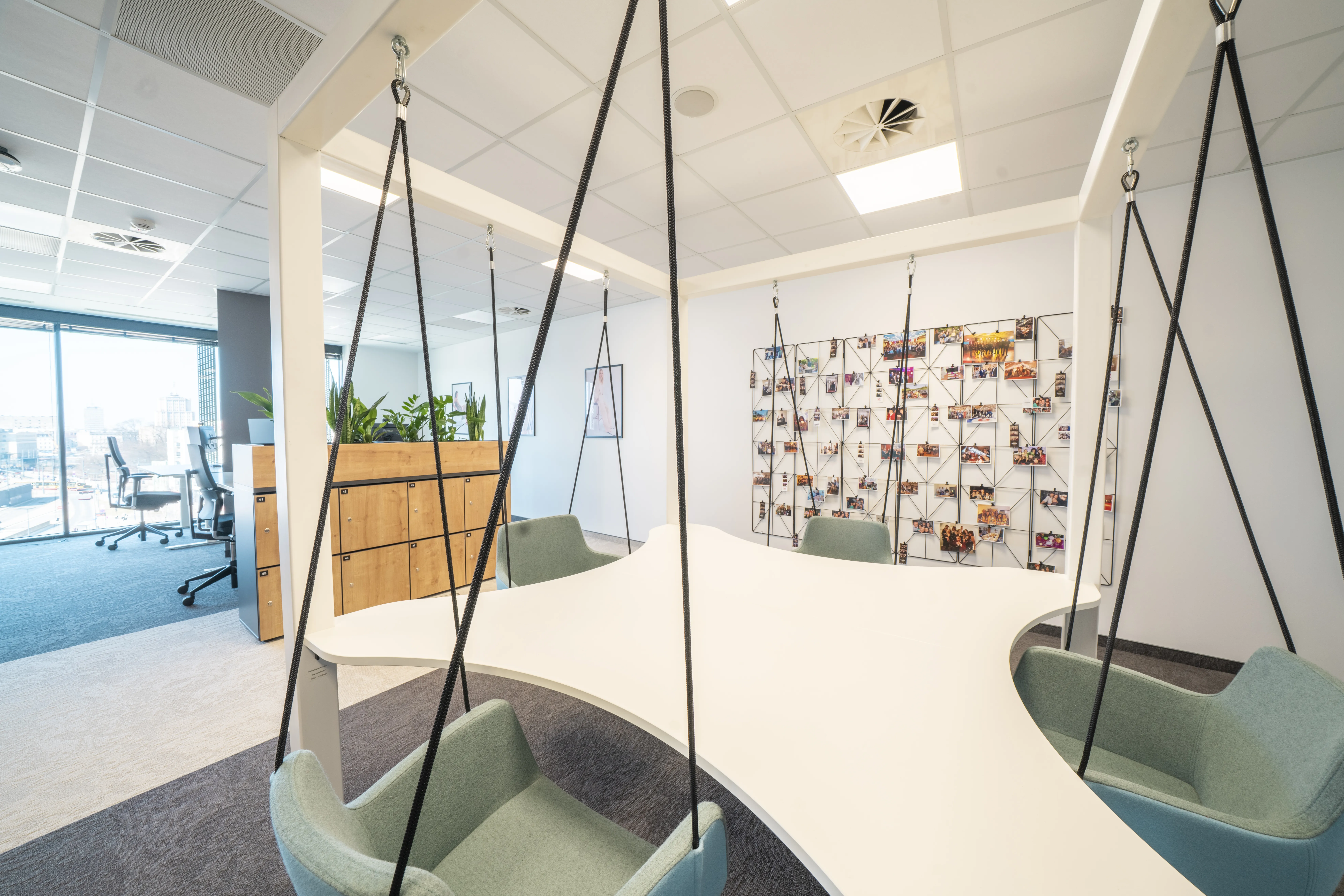 Bonprix - relaxation zone with swings