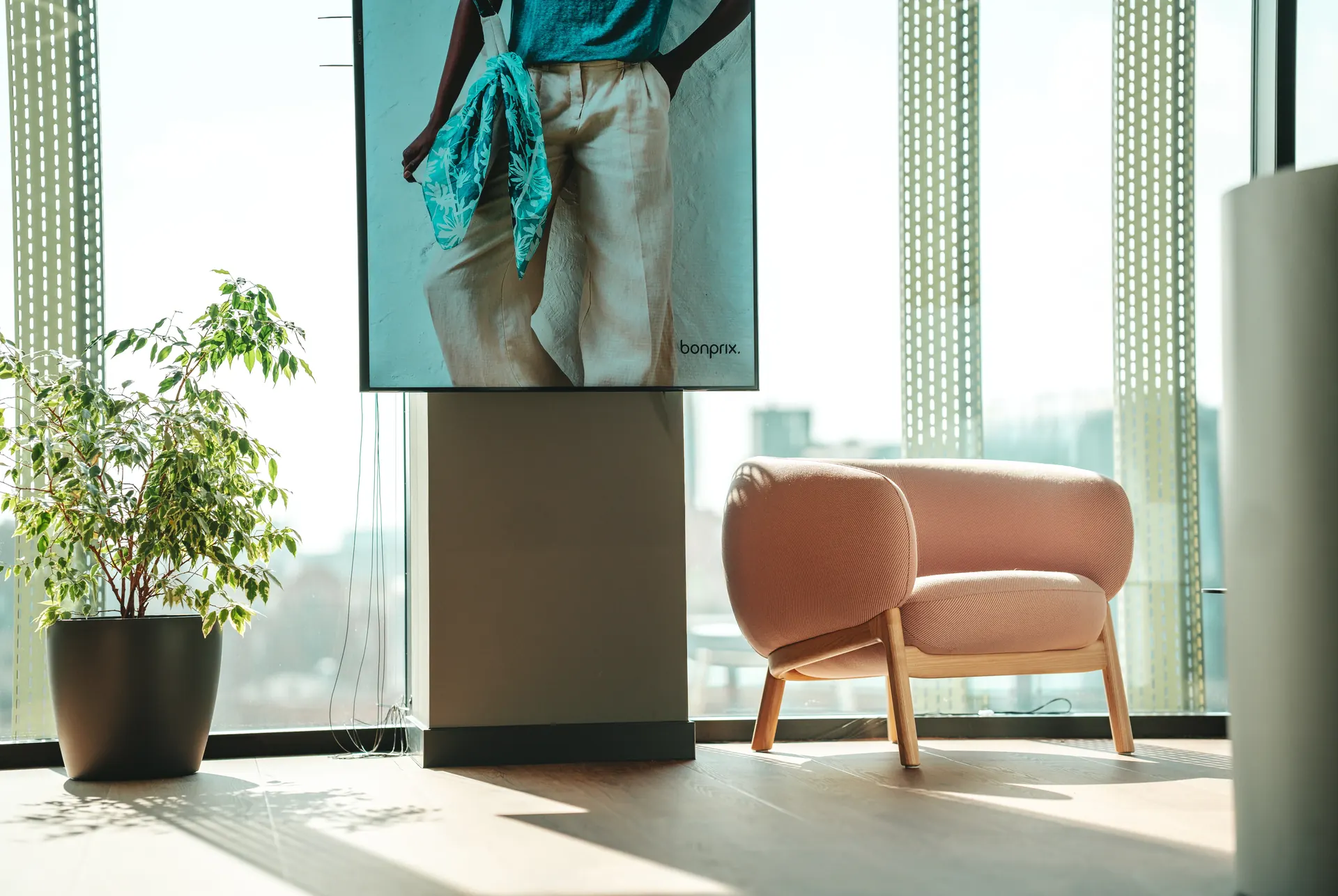 Bonprix - fashion area in the office