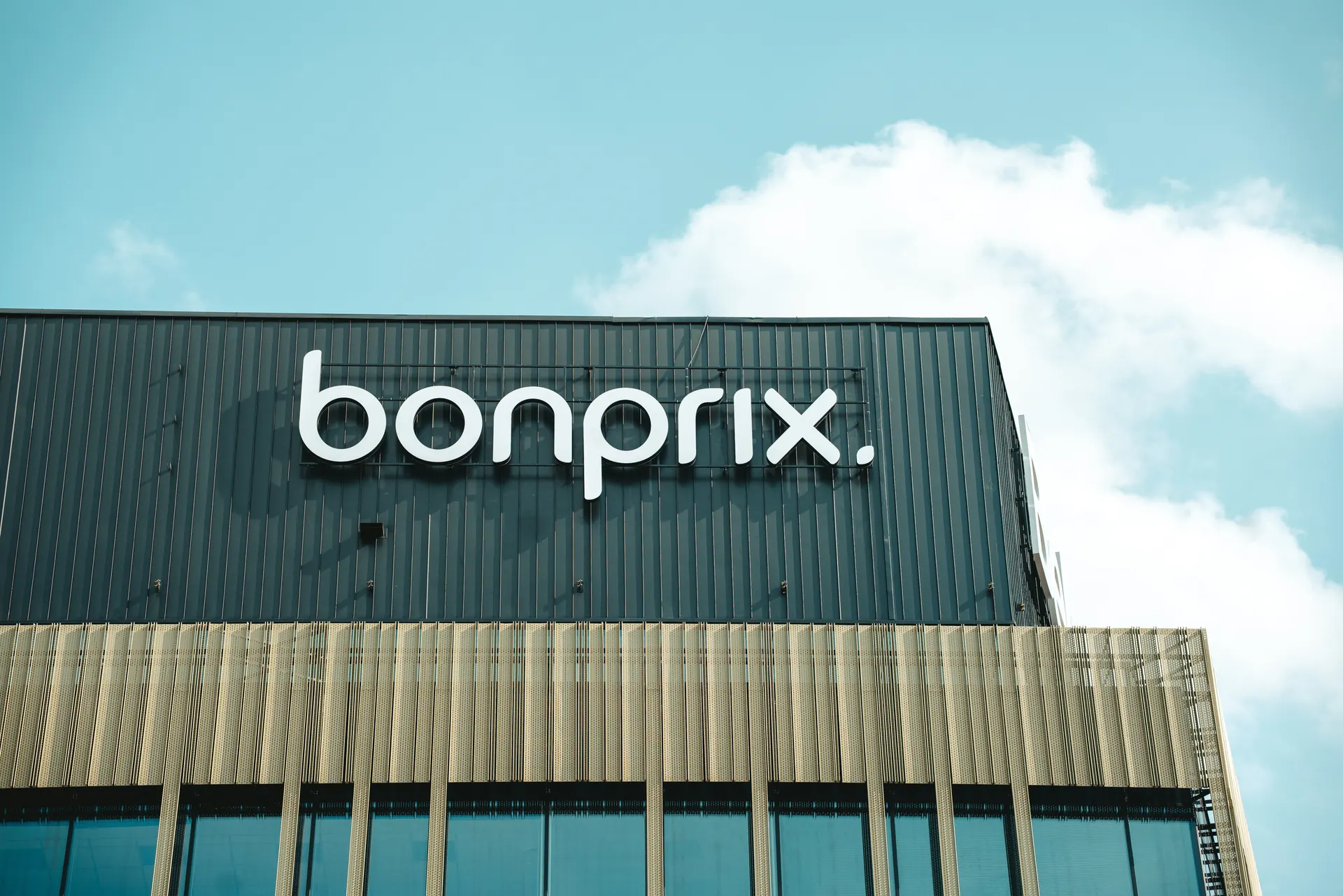 Bonprix - office entrance