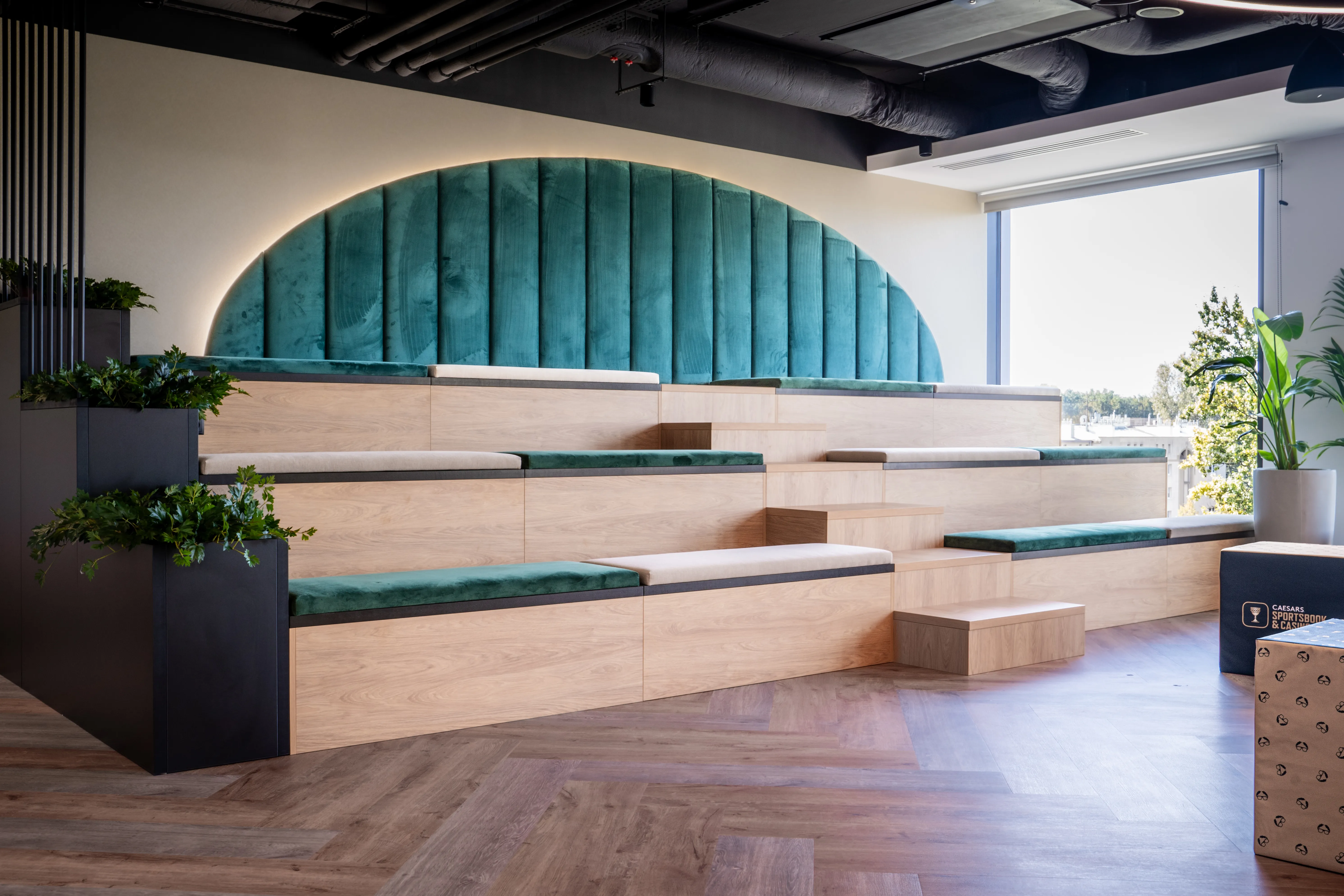 Four Suits Technology - interior design