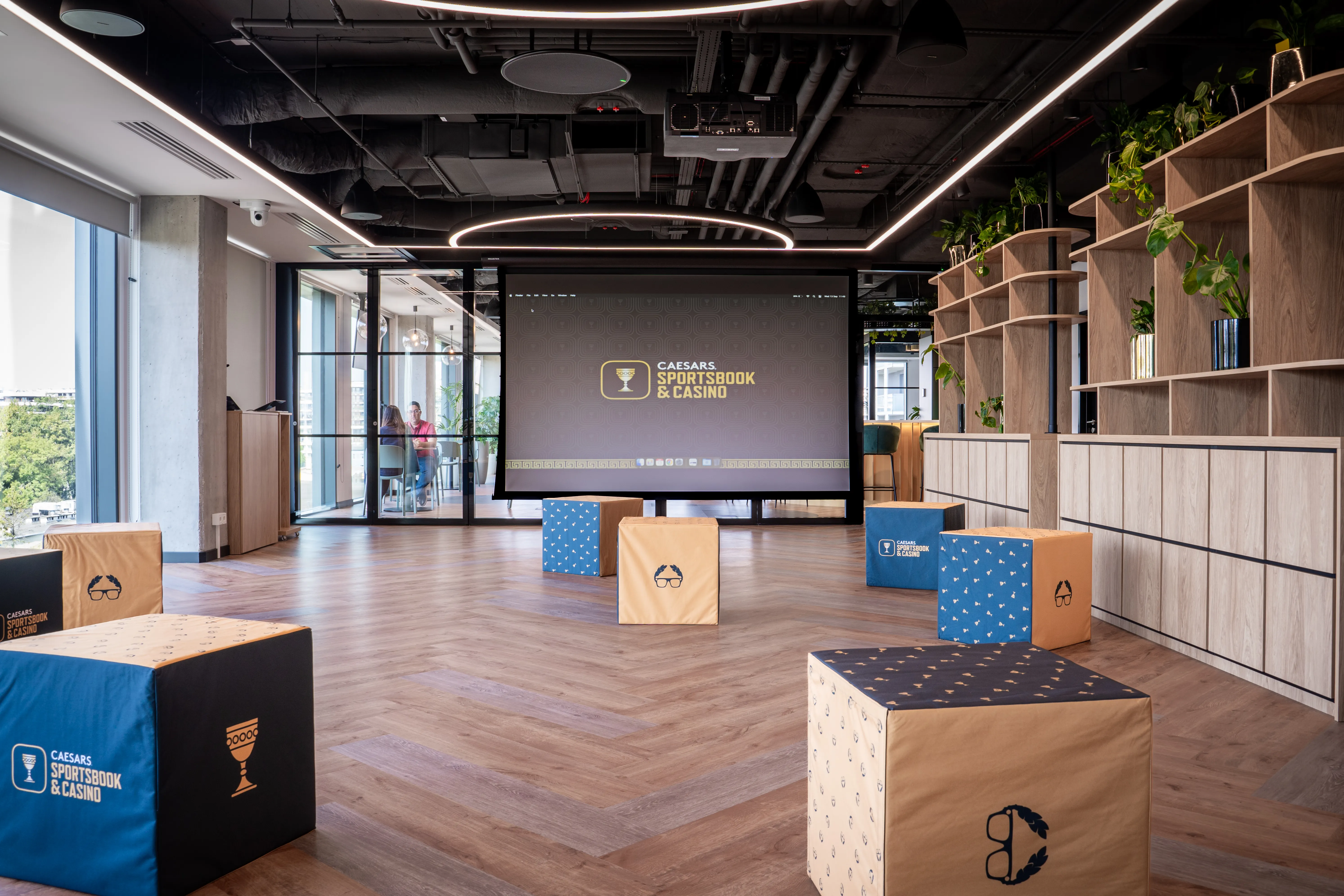 Four Suits Technology - common area