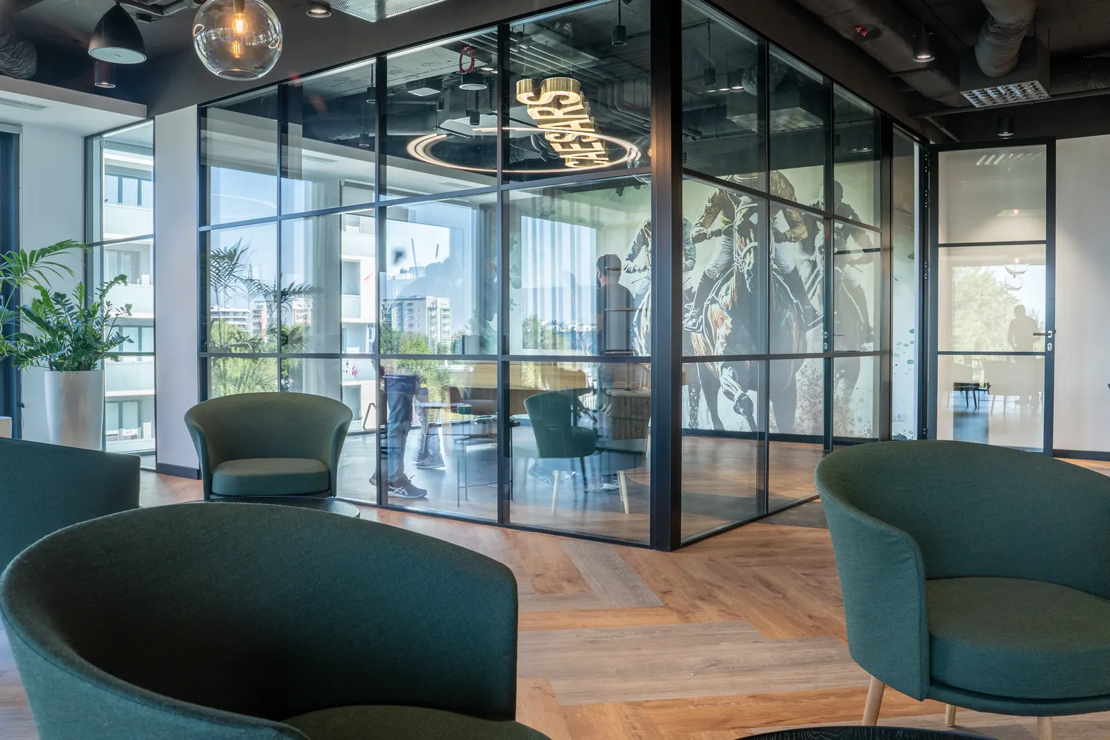 Four Suits Technology - private office