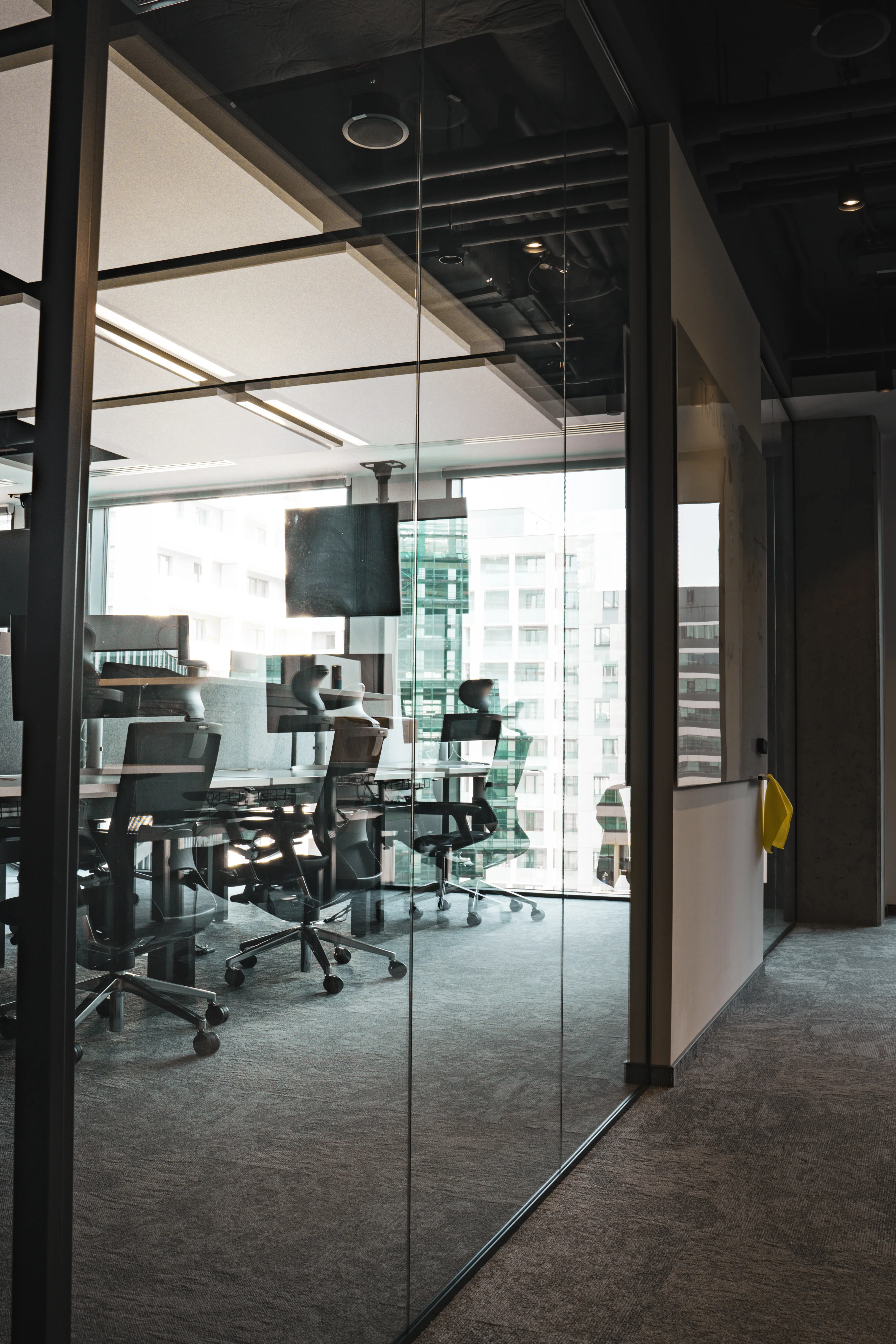 Four Suits Technology - modern interior