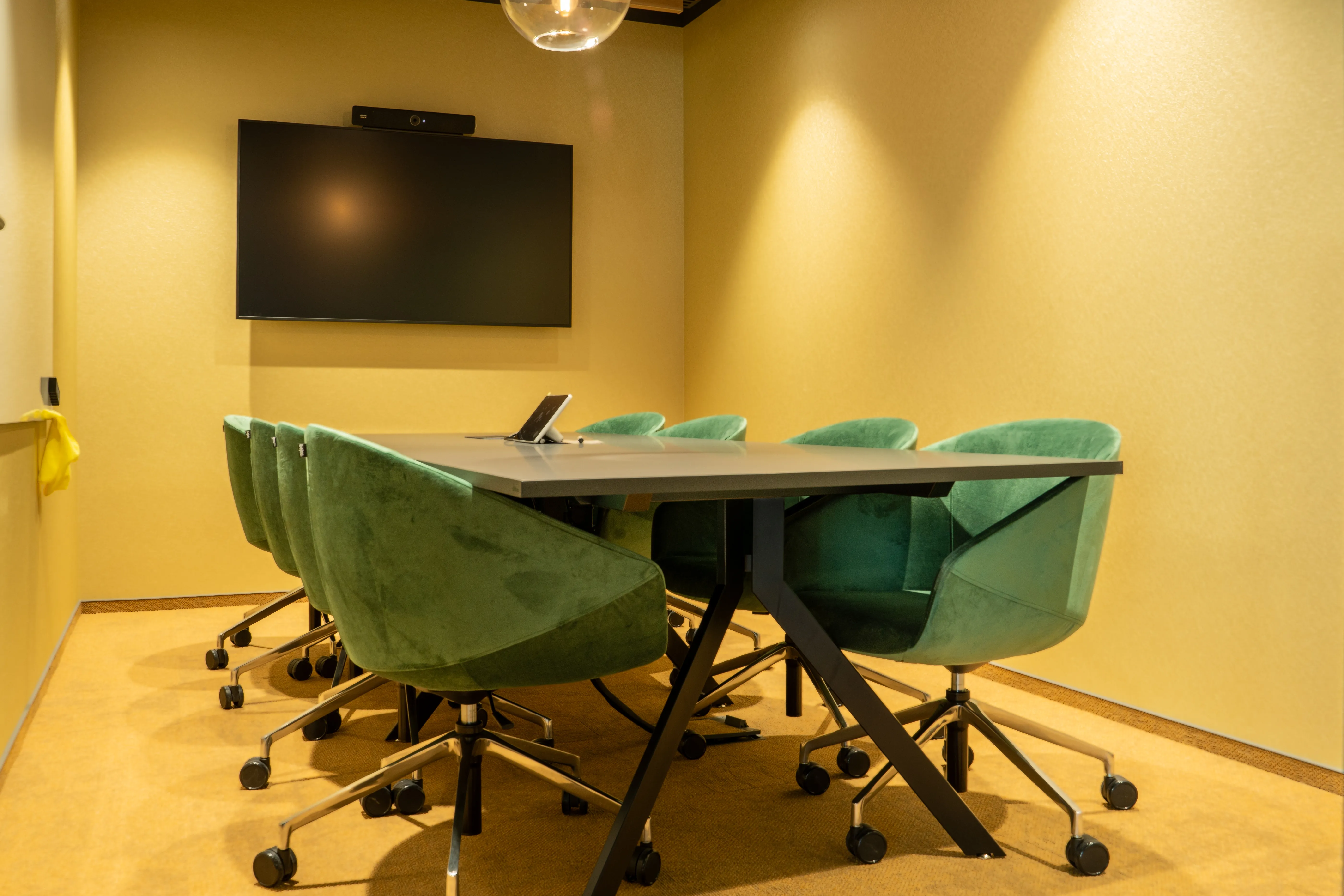 Four Suits Technology - office entrance