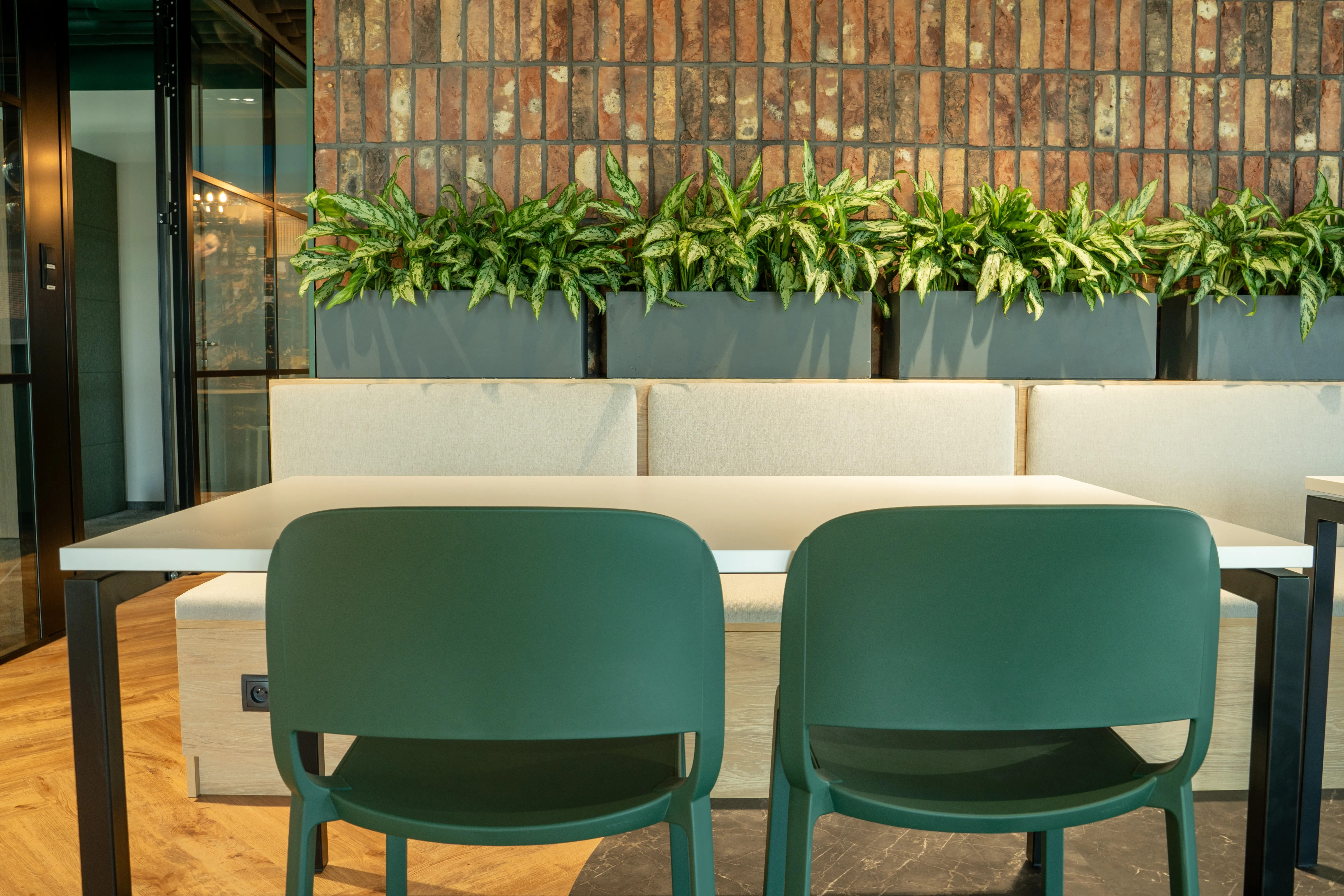 Four Suits Technology - office with view