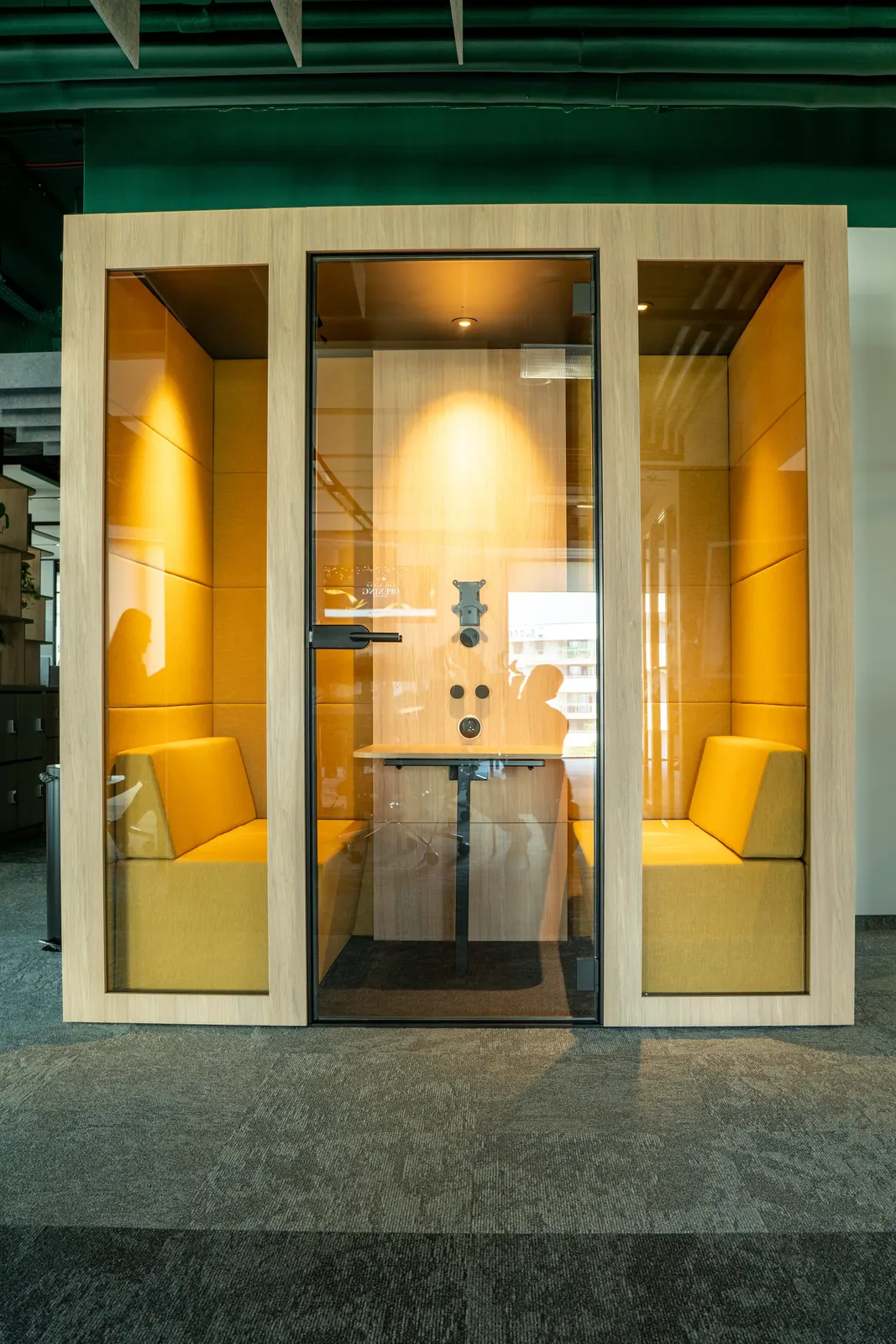 Four Suits Technology - networking area