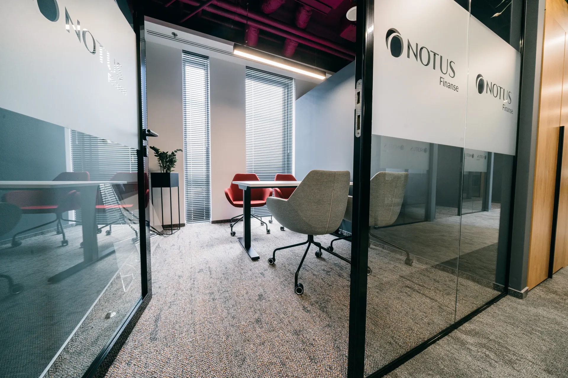 Notus Finanse - lobby biurowe
