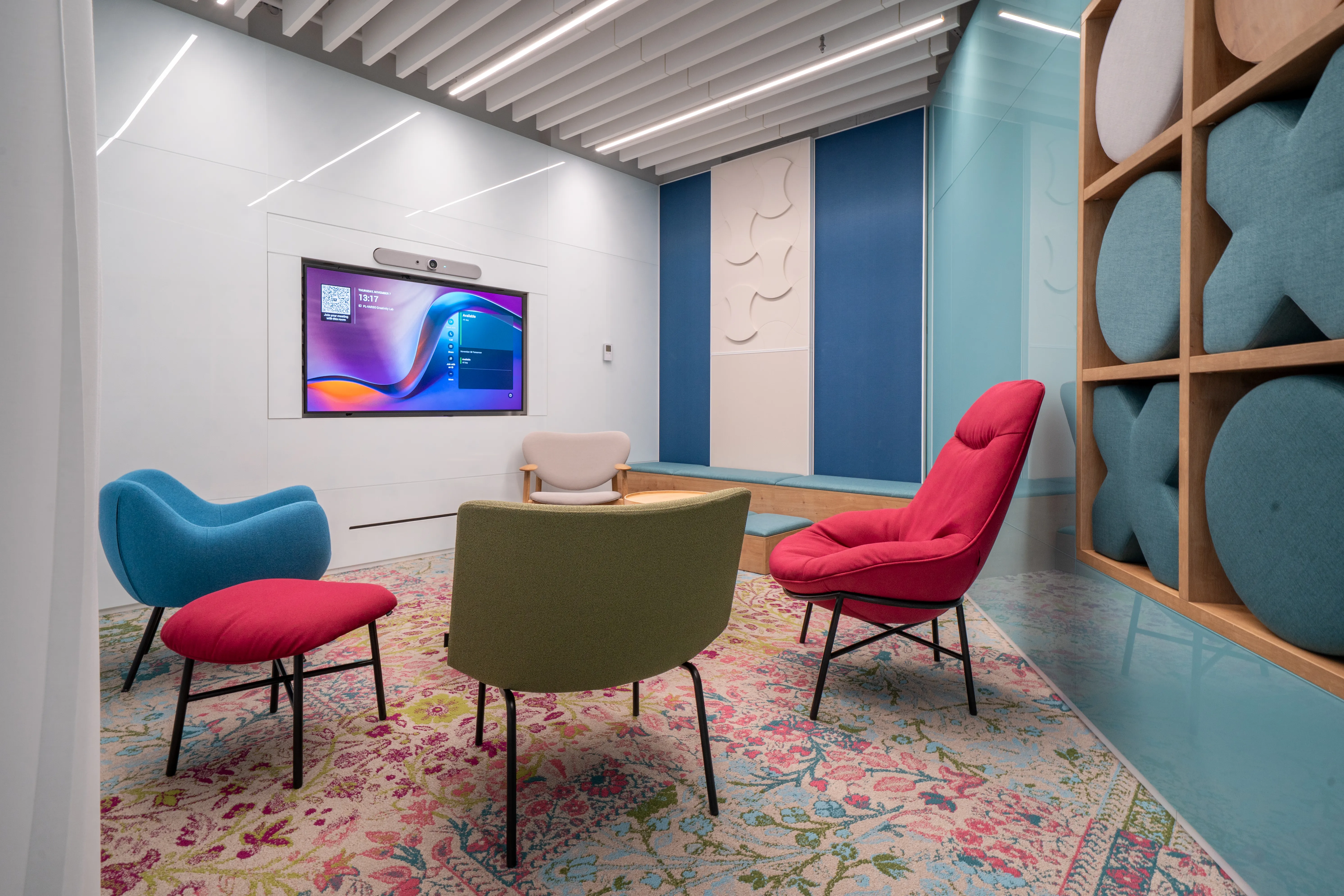 Saint-Gobain - office corridor