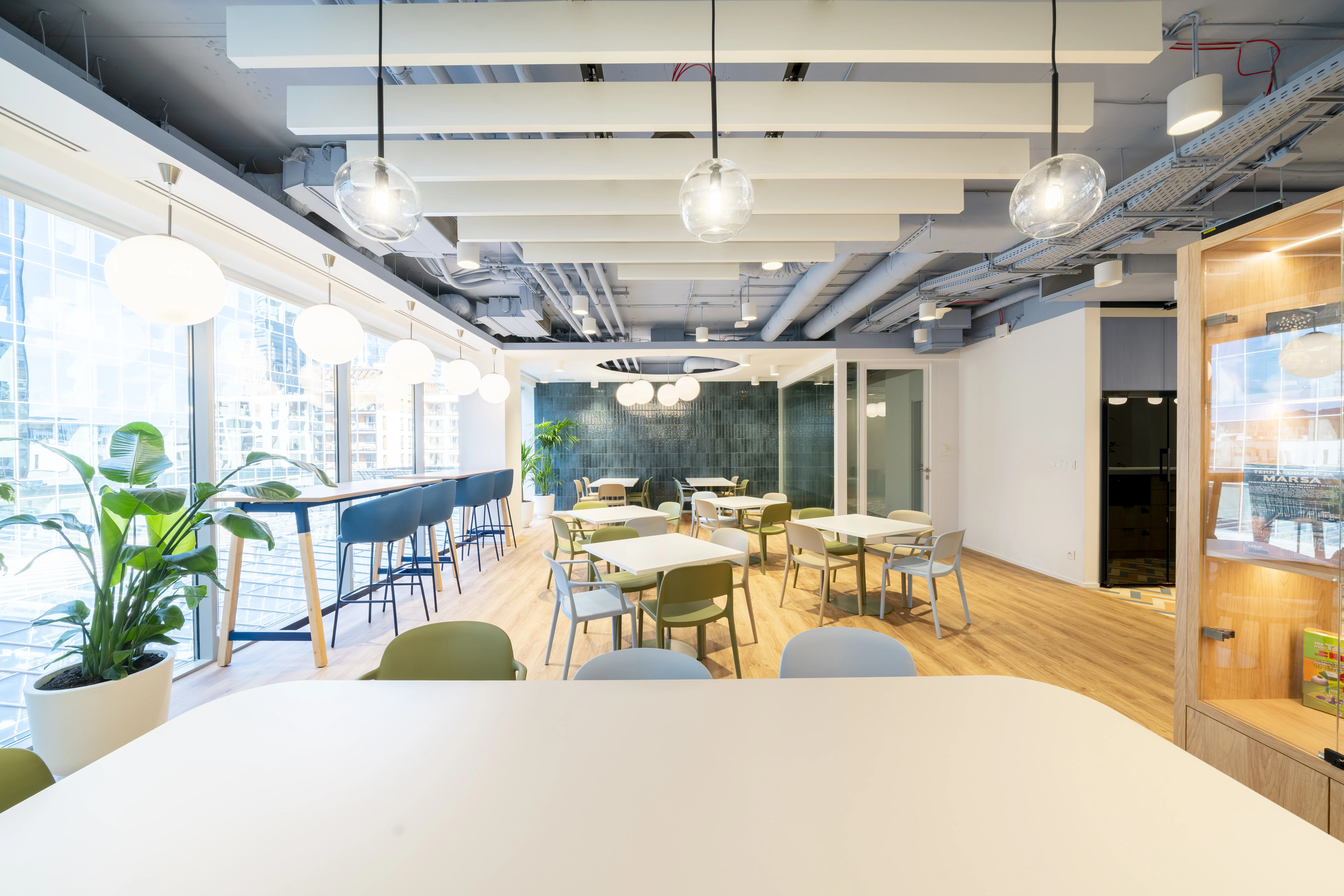 TPA / Baker Tilly - korytarz biurowy